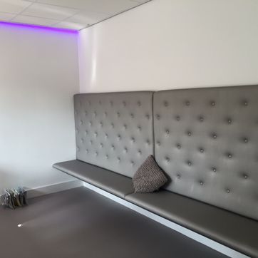 Het interieur van je auto is onherkenbaar als Diëgo van der Heijden zijn stofferingskunsten heeft uitgevoerd